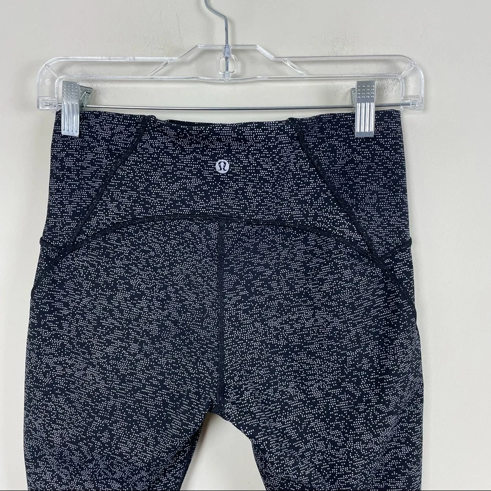 Lululemon Train Times Crop (17") Black Soundwave White Black Size 8 - Picture 6 of 8